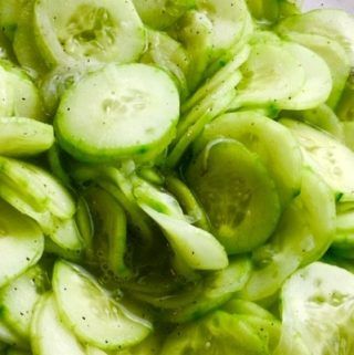 English Cucumber Salad, Salt And Vinegar Cucumbers, Low Calorie Sides, Low Calorie Side Dishes, Cottage Cheese Salad, Vinegar Cucumbers, Salt And Vinegar, Cucumbers And Onions, Cucumber Recipes Salad