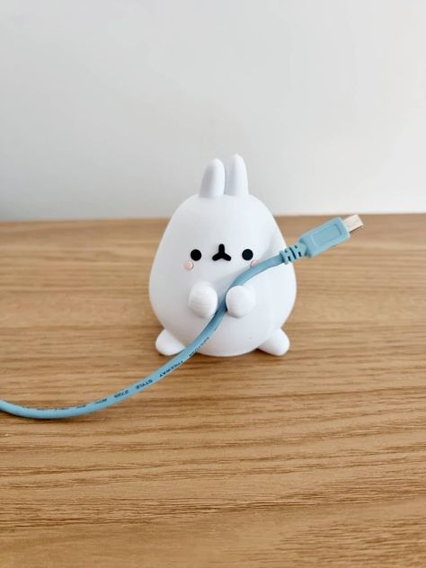 This adorable Bunny will hold your favourite cable with commitment. Can't be cuter than that! Perfect for your smartphone, iPad, iPhone cables. Use it wherever you need a little friend to hold your cable: Desk, Table, Kitchen counter, Nightstand or Car Dashboard. At home or the office! Guaranteed 100% Kawaii!  Our bunny is heavy enough to hold your USB cable. If you select the RAINBOW colour; I cannot guarantee it will be the same colours as shown in the images. Your item will be whatever colour Clay Cable Holder, Cable Holder Diy, Desk Friend Clay, Clay Phone Holder, Clay Desk Accessories, Kawaii Miniatures, Bunny Items, Desk Friend, Clay Classes