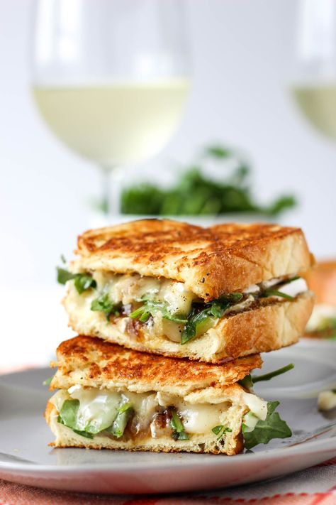 Apricot Brie Grilled Cheese on Challah // Fork in the Kitchen Apricot Brie, Delicious Lunch Recipes, Blt Salad Recipe, Brie Grilled Cheese, Grilled Sandwiches, Traditional Thanksgiving Recipes, Baked Bacon, Challah Bread, Pescatarian Recipes