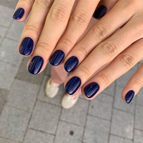 Dark Blue Oval Acrylic Nails, Navy Blue Nails Short, Dark Blue Nails Ideas, Dark Purple Nails, Bright Pink Nails, Her Nails, Minimalist Nails, Dream Nails, Chic Nails