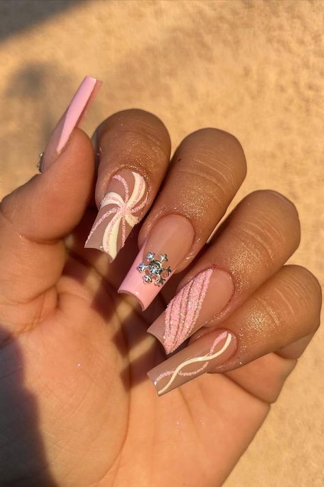 Square Christmas Nails, Christmas Candy Nails, Trendy Christmas Nails, 2023 Sweater, Nails Festive, Candy Cane Nails, Long Acrylic Nail Designs, Winter Nails Acrylic, Sweater Nails