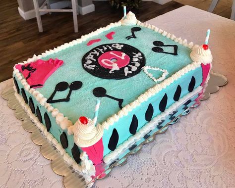 1950s Birthday Cake, 50s Birthday Cake, 60th Cake Ideas For Women, Retro Cake Ideas, 1950s Cake, Diner Cake, 50s Cake, Square Birthday Cake, Pastel Rectangular