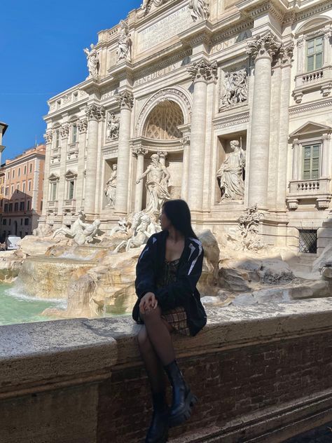 Trevi Fountain view in Rome, Italy. Outfit inspo, aesthetic, poses ideas. Rome Pose Ideas, Trevi Fountain, Instagram Photo Inspiration, Instagram Inspo, Aesthetic Girl, Photo Poses, Photo Inspiration, Statue, Instagram Photo