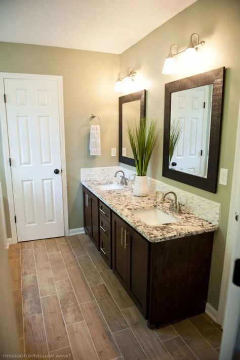 bathroom ideas photo gallery - Yahoo Image Search Results Rustic Bathroom Decor Ideas, Rustic Cabin Bathroom, Rustic Bathroom Lighting, Bathroom Mirror Design, Brown Bathroom Decor, Themed Bathroom, Cabin Bathrooms, Bathroom Themes, Bathroom Red