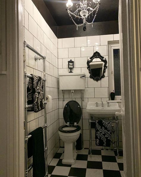 Gothic House Decor, Gothic Bathroom Decor, Gothic Bathroom, Gothic Decor Bedroom, Gothic Room, Gothic Interior, Gothic Bedroom, Dark Bathrooms, Dark Home Decor