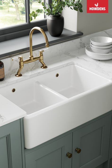 Elevate your kitchen with Howdens Winterburn Double Butler Kitchen Sink. When it comes to kitchen sink ideas, this double sink offers both functionality and a touch of traditional elegance. Pair this double kitchen sink with brushed brass kitchen hardware, adding a warm and inviting touch to your space. To complete your kitchen, explore our blue kitchen ideas, featuring an array of blue kitchen cabinets and shaker kitchen cabinets in various inviting colors. Finish with white quartz countertops. French Kitchen Sink, Brushed Brass Kitchen Hardware, Double Sink Kitchen, Country Sink, Butler Kitchen, Brushed Brass Kitchen, Blue Kitchen Ideas, Brass Kitchen Hardware, Kitchen Sink Ideas