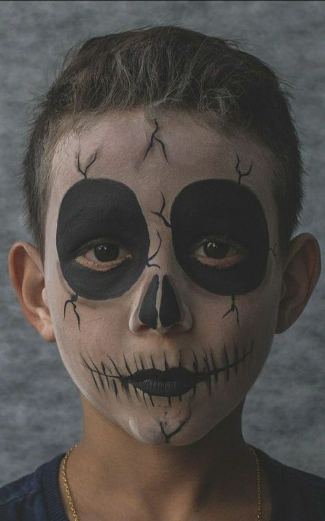 Skeleton Face Painting For Kids, Easy Skeleton Face Paint For Kids, Simple Skeleton Face Paint, Skeleton Makeup For Kids, Skeleton Face Paint Kids, Halloween Makeup Children, Kids Skeleton Face Paint, Skeleton Face Paint Easy, Maquillaje Halloween Infantil