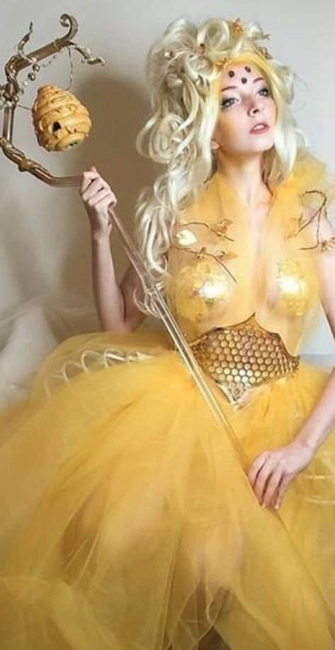 Queen Bee Halloween Costume, Adult Bee Costume, Queen Bee Costume Diy, Couture Halloween Costume, Dandelion Costume, Bee Witch, Bee Cosplay, Bee Costume Diy, Honey Costume