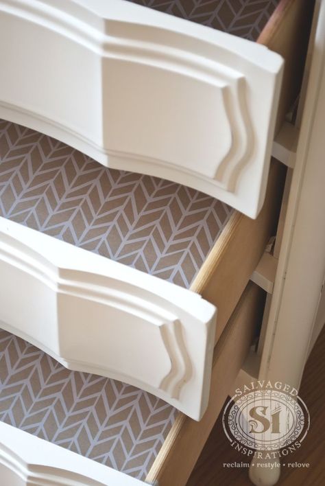 Inside Drawer Makeover, Inside Drawers Ideas, Drawer Fronts Ideas, Kitchen Drawers Diy, Drawer Inspiration, Refurbish Ideas, Drawer Detail, Paint Hacks, Kitchen Drawer Liners