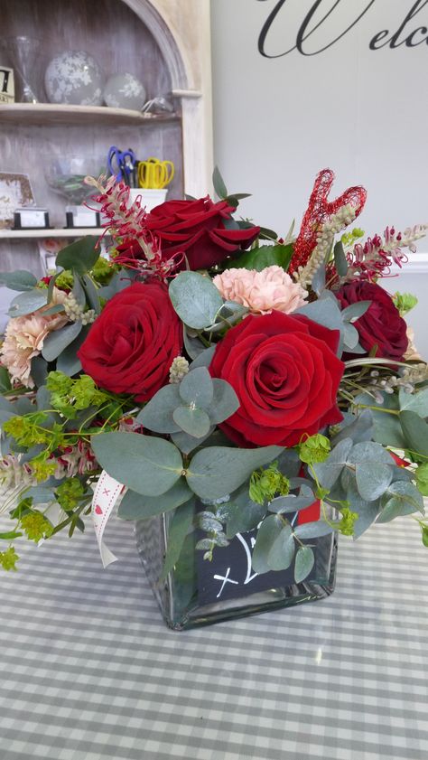 Vday Flowers, Valentines Arrangements, Flowers For Girlfriend, Valentines 2023, Valentines Day Table, Wire Hearts, Valentines Day Flowers, Valentine Flower Arrangements, Blackboard Paint