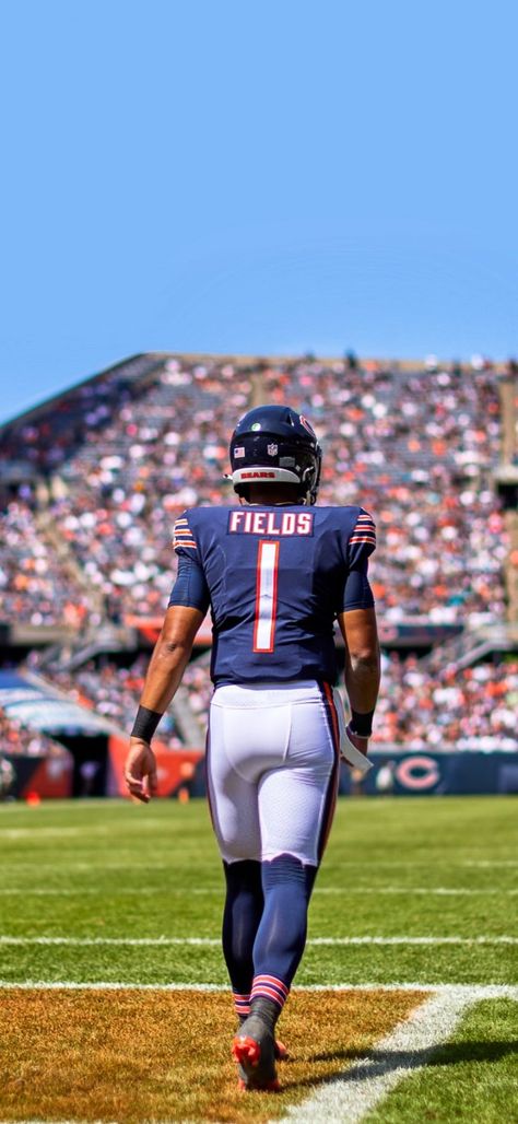 Justin Fields Bears, High Quality Nfl Pics, Nfl Football Wallpaper Iphone, Nfl Wallpaper Iphone, Justin Fields Wallpaper, Chicago Bears Wedding Theme, Qb Drip, Football Wallpaper Nfl, Chicago Bears Wallpaper