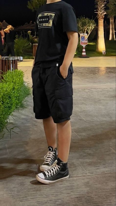 Cool Guy Summer Outfits, Shorts And Converse Outfits Men, Shorts Converse Outfit Men, Shorts Guys Outfit, Cargo Shorts Outfit Men Aesthetic, Guys Cargo Shorts Outfit, Men Clothes Aesthetic Summer, Mens Outfits Summer Aesthetic, Cargo With Converse