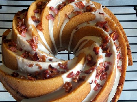 French Toast Bundt Cake Bacon Glaze, Cake Recipes At Home, Bundt Cake Recipe, Candied Bacon, Maple Bacon, Bundt Cakes Recipes, Bundt Cakes, Recipes Breakfast, Breakfast Bake