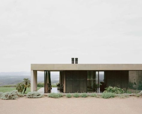 Robertson, a single residence envisioned by Fearon Hay, complemented seamlessly by the breathtaking landscape designs of @mylesbaldwin.   Architecture: @fearonhay Landscape: @mylesbaldwin Photographer: @arorygardiner Palm Springs House, Architectural Ideas, Villa Design Architecture, American Houses, Wallpaper Magazine, Tile Wallpaper, Reclaimed Timber, Villa Design, In Wallpaper