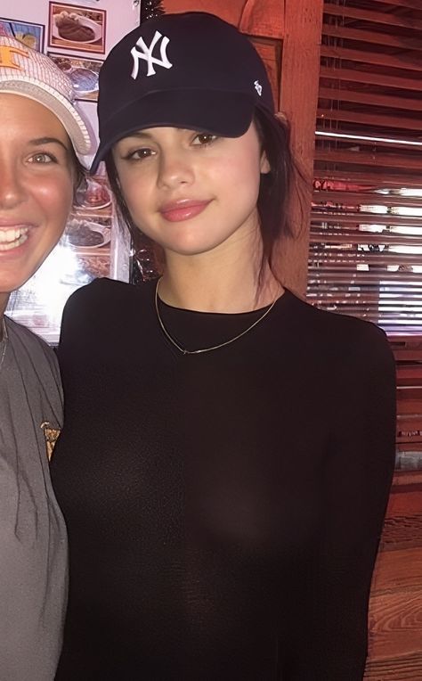 Selena Gomez Selfie 2015, The Weekend Selena Gomez, Selena Gomez Old Instagram Photos, 2016 Selena Gomez, Selena Gomez Instagram Posts, Selena Gomez Justin Bieber 2018, Selena Gomez Prime Era, Selena Gomez Gym, Selena Gomez Revival Era