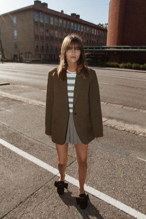 Blazer E Short, Outfit Mit Blazer, Black Friday Fashion, Blazer Street Style, Basic Blazer, Khaki Blazer, Clothes Wishlist, Waistcoat Dress, Zara Blazer