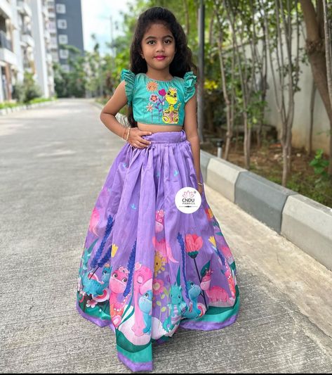 Kids Crop Top Lehenga Designs, Langa Jacket, Langa Blouse For Kids, Lehenga Ideas, Painting Dress, Pattu Langa, Crop Tops For Kids, Children Outfits, Pattu Pavadai