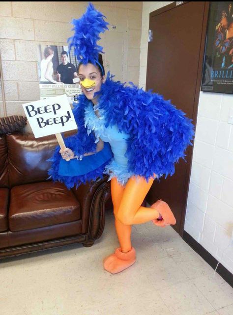 #homemade #DIY #creative #adult #roadrunner #costume #halloween #halloweencostume #looneytunes #looney #tunes #90s #beepbeep Road Runner Costume Diy, Wordle Costume, Looney Tunes Halloween Costumes, Road Runner Costume, Roadrunner Costume, Looney Tunes Costume, Halloween Costumes For Families, Angry Birds Costumes, Race Costume