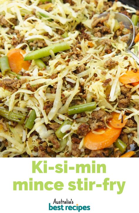 An easy curried mince stir-fry that the whole family will love #stirfry #mincerecipes #dinner #australia #australian #australianrecipes Custard Biscuits, Mince Dishes, Boiled Fruit Cake, Aussie Food, Mince Recipes, Frozen Green Beans, Australian Food, Minced Meat, Stir Fry Recipes