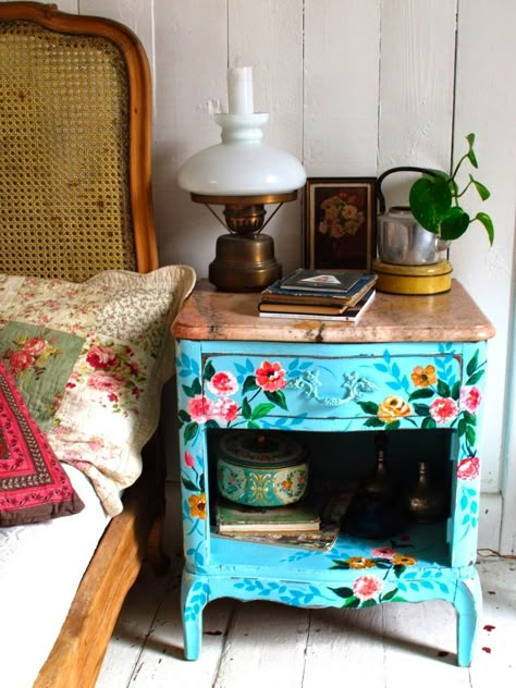 Aqua Blue Nightstand with Brilliant Florals Cottage Shabby Chic, Interior Paint Colors, Funky Furniture, Boho Dekor, Hand Painted Furniture, Redo Furniture, Paint Furniture, Furniture Inspiration, Upcycled Furniture