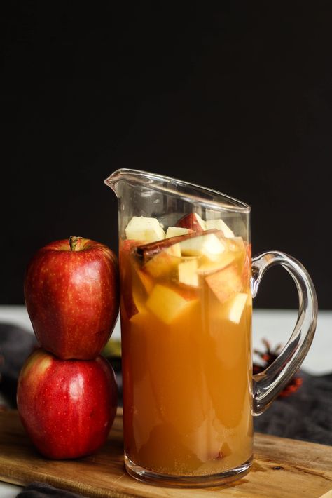 Apple Pie Sangria | the blissful balance Apple Pie Sangria, Apple Cider Sangria Recipe, Jungle Juice Recipe, Caramel Apple Cider, Foodgawker Recipes, Apple Cider Caramels, Jungle Juice, Winter Cocktails, Sangria Recipes