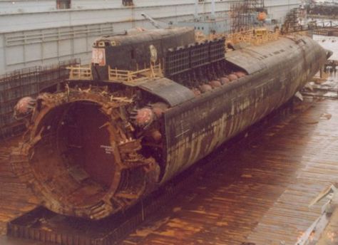 Wreckage of the Kursk after the submarine was raised K-141 Russian Nuclear Submarine, Submarine Craft, Submarine 2010, Nautilus Submarine, Submarine Museum, Submarine Movie, Us Navy Submarines, Tudor Submariner, Russian Submarine