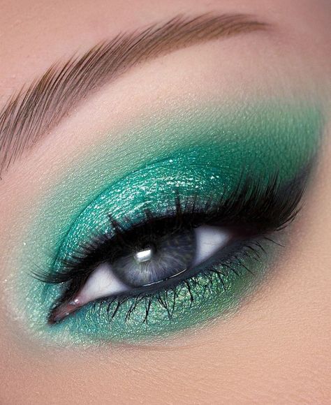 Teal Eyeshadow, Teal Makeup, Green Eyeshadow Look, Glam Eye Makeup, Dramatic Wedding Makeup, Dramatic Smokey Eye, Pretty Eyeshadow, Eye Makeup Pictures, Green Makeup