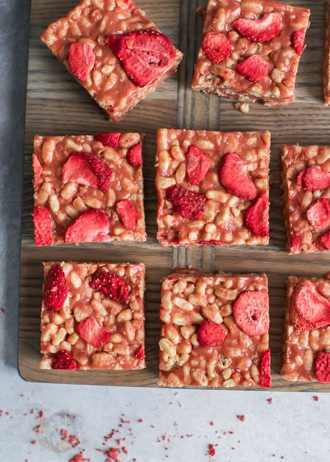 These Healthy Strawberry Rice Crispy Treats are an amazing healthy snack for kids and adults alike! Using freeze dried strawberries, coconut butter and cashew butter plus a sticky sweetener to help hold it all together. Just five ingredients, no-bake, gluten-free and vegan-friendly. Strawberry Rice Crispy Treats, Healthy Birthday Treats, Healthy Salty Snacks, Healthy Indian Snacks, Healthy Snack For Kids, Fit Mitten Kitchen, Healthy School Snacks, Snack For Kids, Quick Healthy Snacks