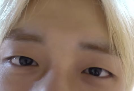 yeonjun txt Yeonjun Eyes Close Up, Yeonjun Side Eye, Soobin Side Eye, Yeonjun Eyes, Txt Details, People With Glasses, Kpop Pictures, Happy Eyes, Eye Close Up