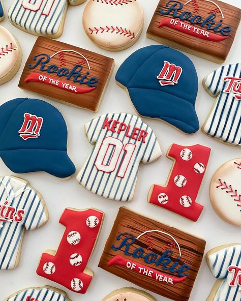 Vintage Baseball Cookies, Rookie Of The Year Cookies, Baseball Cookies Decorated, Baseball Sugar Cookies, Baseball Theme Birthday Party, Baseball Cookies, Baseball Theme Birthday, Baseball First Birthday, Theme Cookies