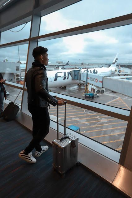 Finnair's Stopover Program Airport Photography Men, Airport Poses For Men, Photo In Airport, Airport Photo Ideas Instagram, Airport Photos Ideas, Airport Photo Ideas, Airport Poses, Airport Photoshoot, Trip Poses