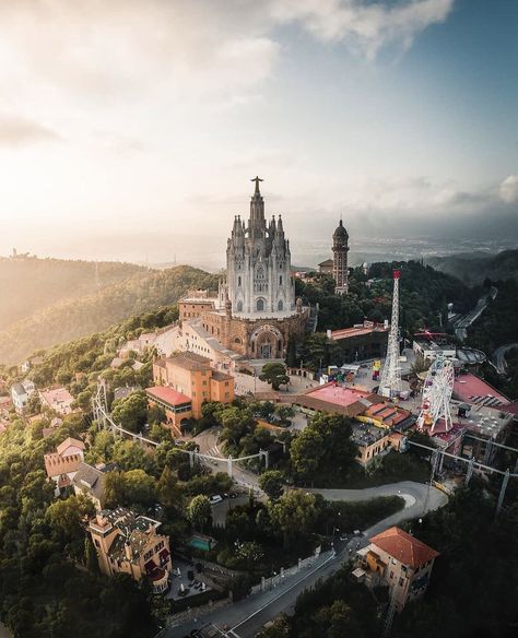 Tibidabo Amusement Park Tibidabo Barcelona, Coast Of Spain, Things To Do In Barcelona, To Do In Barcelona, Visit Barcelona, Park Güell, Barcelona Travel, Andalusia, Spain Travel