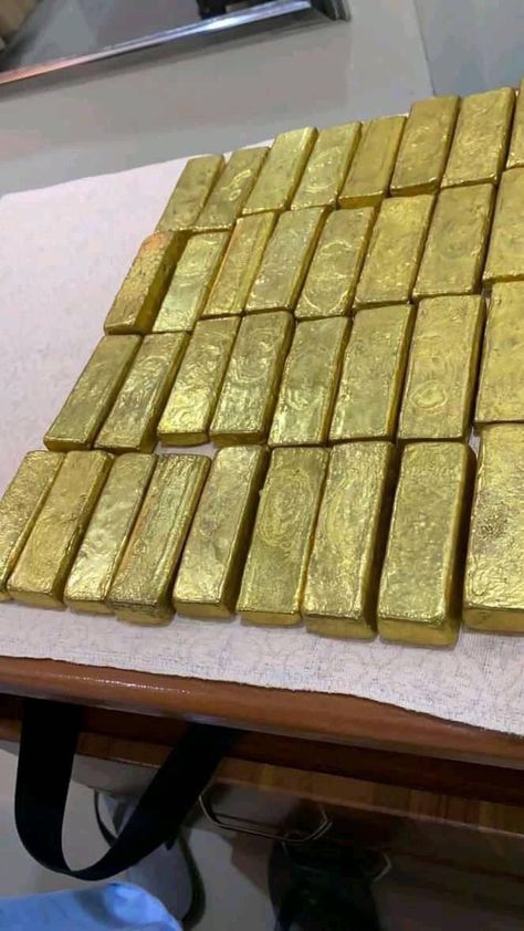 Gold bars 80 kgs available Nairobi Kenya ,Price 40,000 USD per kg. We do delivery worldwide Gold Format For Client, Gold Documents, Flower Bouquet Snapchat Story, Gold Bars For Sale, Lingot D'or, Gold Bullion Bars, Video Call With Boyfriend Screen Photo, Money Generator, Gold Bars