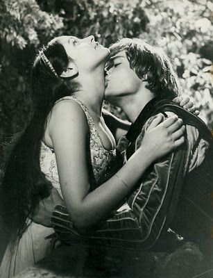 Zeffirelli Romeo And Juliet, Leonard Whiting, Murakami Haruki, Olivia Hussey, I Love Cinema, Pose Reference Photo, Oscar Wilde, 인물 사진, William Shakespeare