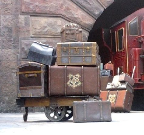 Old luggage - vintage glam! Isn't It Wonderful, Old Luggage, Best Travel Luggage, Gryffindor Aesthetic, Old Suitcases, Harry Potter Magic, Vintage Suitcases, Best Luggage, Car Boot