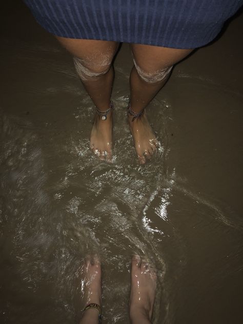 Beach Night, Photography Aesthetic, Aesthetic Beach, Night Art, Art Aesthetic, How To Take, Beach Photos, Aesthetic Photography, At Night