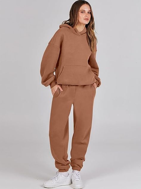 This set has many colors that it comes in. Super soft and comfy. When I'm not at work, I live in sweats! Brown Tracksuit Outfit, Brown Tracksuit, Outfit Minimalista, Womens 2 Piece Outfits, Outfits Hoodie, Y2k Tracksuit, Mom Clothing, Oversized Sweatpants, Girls Streetwear