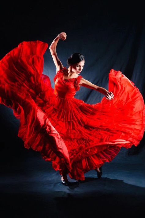 Flamingo Dancing Spain, Burlesque Pose Reference, Flamenco Photography, Flamenco Dancers Photography, Flamenco Aesthetic, Latin Dance Photography, Spanish Dancers, Ballerina Poses, Samba Dance