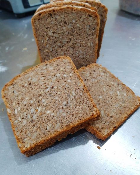 Sunflower seeds are probably one of my favorite ingredient when i wanna bake. I think the flavour and the aroma of the toasted and soaked seeds combine so well in a loaf like this, with a big amount of rye sourdough and rye flour. This time I made this bread using Medium Rye Flour from Ardent Mills. If anyone is interested about this bread, please let me know.Abel Sierra, Mexico City. Seeds Bread, Rye Sourdough, Rye Flour, Main Menu, Artisan Bread, Sunflower Seeds, Homemade Bread, Chia Seeds, Rye