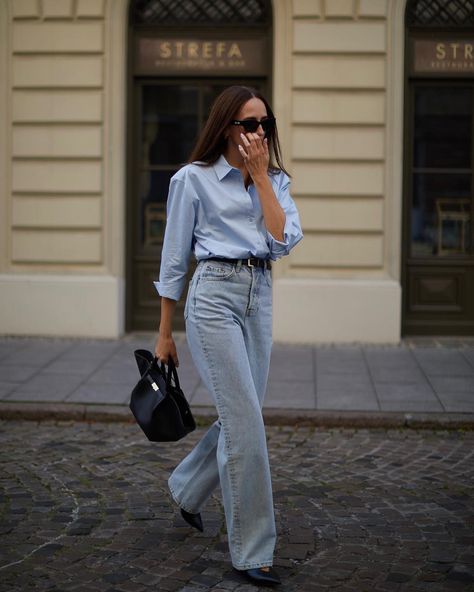 denim friday #dailystyle | Instagram Denim Outfit Women, Smart Casual Dress Code, Minimalistic Outfits, Blue Jean Outfits, Blazer Outfits For Women, Pants Women Fashion, Womens Business Casual, August 25, Stylish Work Outfits