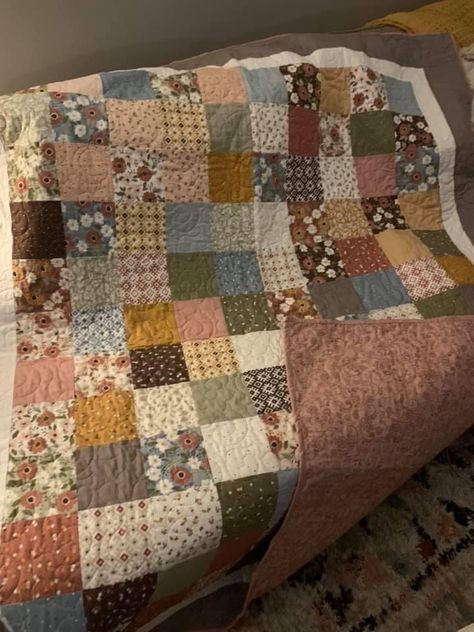 Quilt Ideas Aesthetic, Kim Diehl Quilts, Vintage Baby Quilt, Low Volume Quilt, College Room Decor, Homemade Quilts, Patchwork Blanket, Handmade Baby Quilts, Quilted Throw Blanket