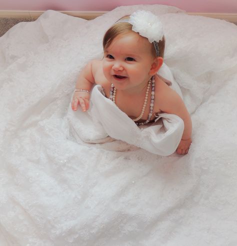 Baby Wedding Dress Pictures, Baby Pictures Poses, Baby In Wedding Dress, Theme Pics, Old Wedding Dresses, Wedding Dress Photoshoot, Mom Wedding Dress, Wedding Hair Half, Dress Photoshoot