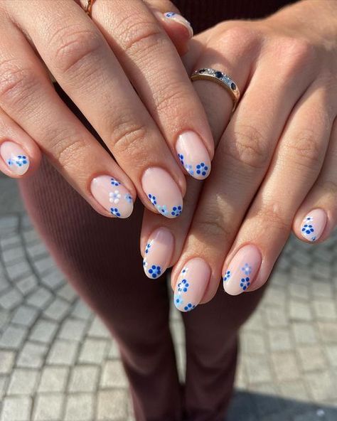 Blue Flower Manicure, Greece Nail Inspo Almond, Blue And White Flowers Nails, Short Almond Nails For School, White With Blue Flowers Nails, Royal Blue Nails With Flowers, Summer Nails White And Blue, White Nails Blue Flowers, Midsommar Nails