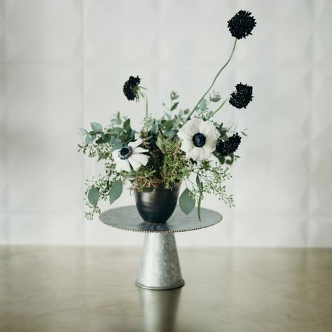 Anemone Arrangement, Anemone Flower Arrangement, Anemone Flower Centerpieces, Anemone Wedding Centerpiece, Anemone Arrangement Table Settings, Black And White Flower Arrangements, Anemone Flower Wedding Table, Japanese Anemone Arrangement, Anemone Centerpiece