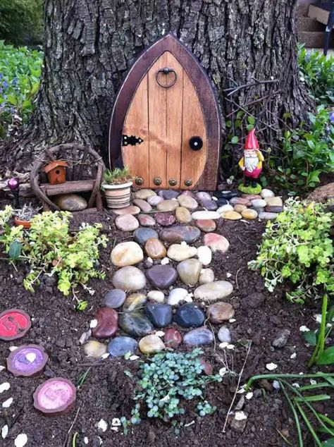 25 DIY Fairy Door Ideas from Popsicle or Wooden Craft Sticks & Rocks Elf Doors, Fairy Garden Design Ideas, Faerie Door, Diy Fairy Door, Fairy Tree Houses, Elf Door, Gnome Door, Fairy Garden Designs, Fairy Garden Crafts