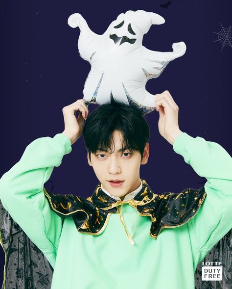 Txt Halloween, Kpop Halloween Costume, Halloween Profile Pics, Halloween Duos, Halloween Club, Halloween Pfp, Bunny Halloween Costume, I Love Halloween, Taehyun Hueningkai