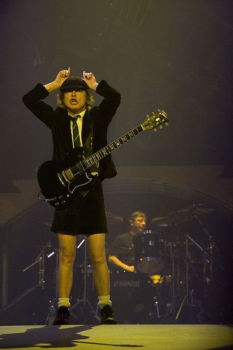 Pity Alvarez, Ac Dc Angus, Freddy Krueger Art, Acdc Angus Young, Dc Costumes, Malcolm Young, Acdc Angus, Bon Scott, Angus Young