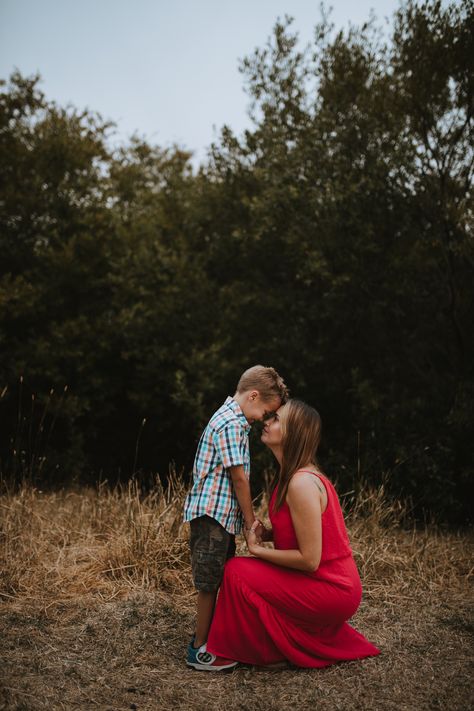 family session photo ideas mom and son @cassie.art_ Mom And Two Sons Photo Ideas, Mom And Son Fall Photoshoot, Son Photoshoot, Son Photo Ideas, Fall Minis, Autumn Photoshoot, Mom And Son, Two Sons, Mommy And Son