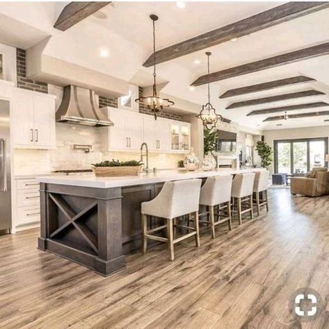 Kitchen With High Ceilings, Interior Vintage, Farmhouse Kitchen Design, Kitchen And Dining Room, Modern Farmhouse Kitchens, Luxury Kitchens, Wood Beams, Large Kitchen, Open Kitchen