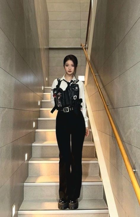 Kpop Police Uniform, Security Outfit Women, Detective Female Outfit, Police Detective Outfit, Police Aesthetic Uniform, Detective Outfit Ideas, Police Outfit Women, Bodyguard Outfit, Mafia Girl Outfits